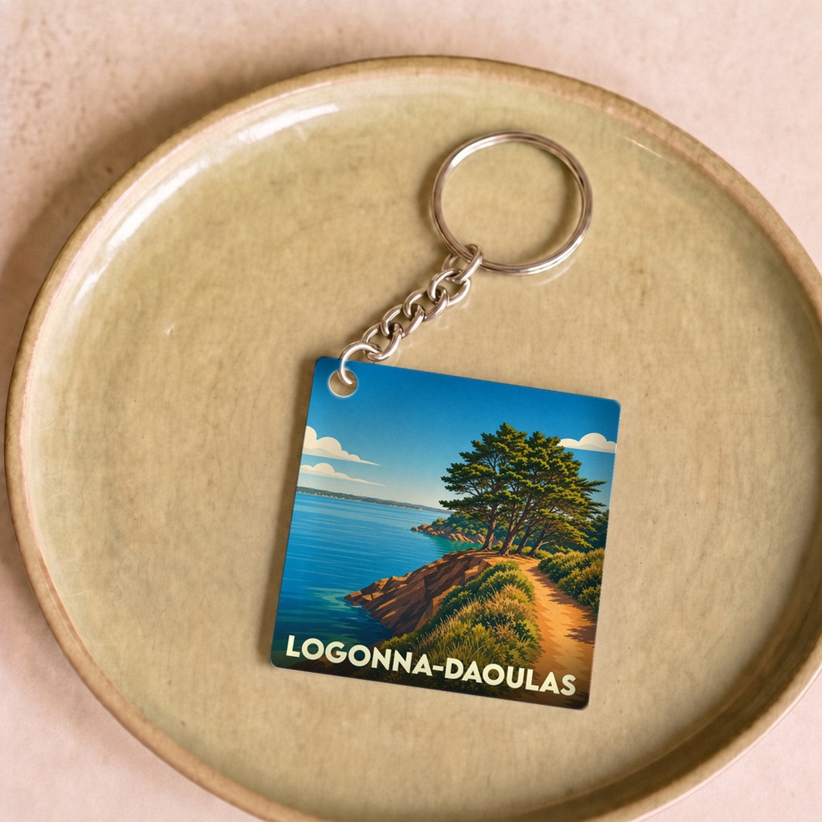 Porte-clés souvenir de la ville de Logonna-Daoulas avec une illustration stylisée de son littoral.
