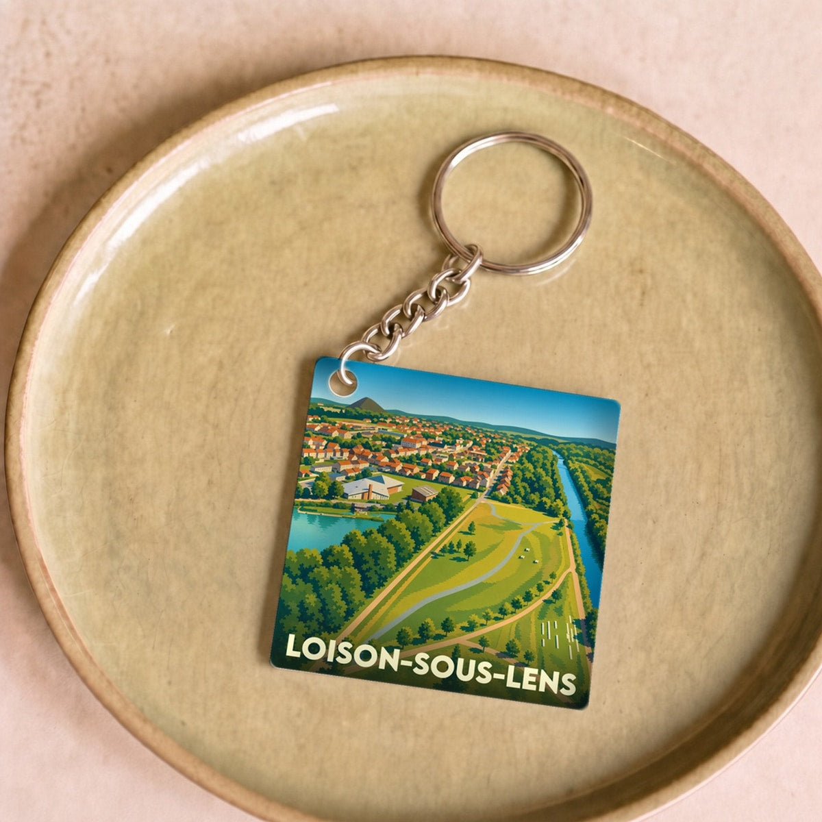 Porte-clés souvenir de la ville de Loison-sous-Lens avec une illustration paysagère stylisée.