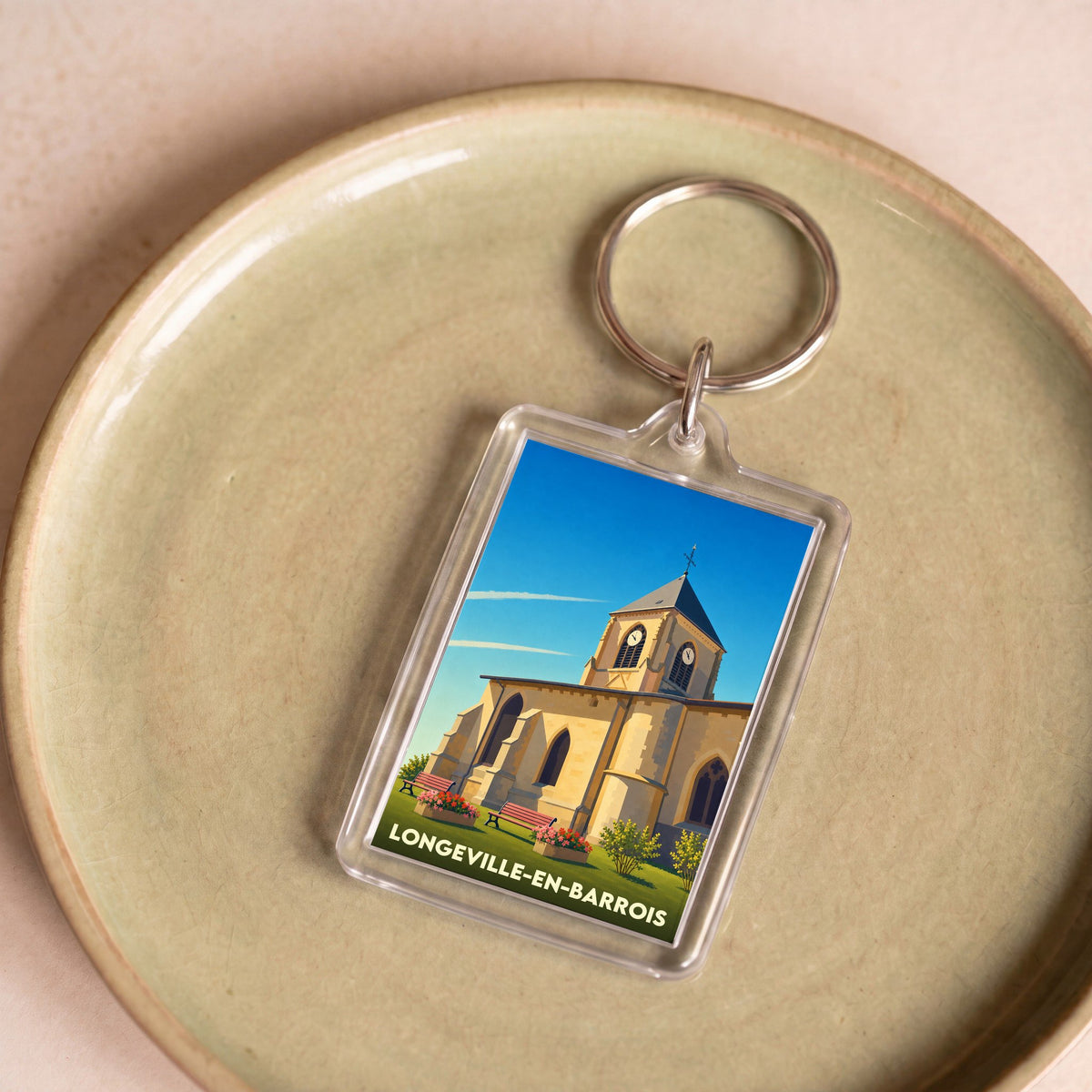 Porte-clés souvenir de la ville de Longeville-en-Barrois avec une illustration stylisée de son église.