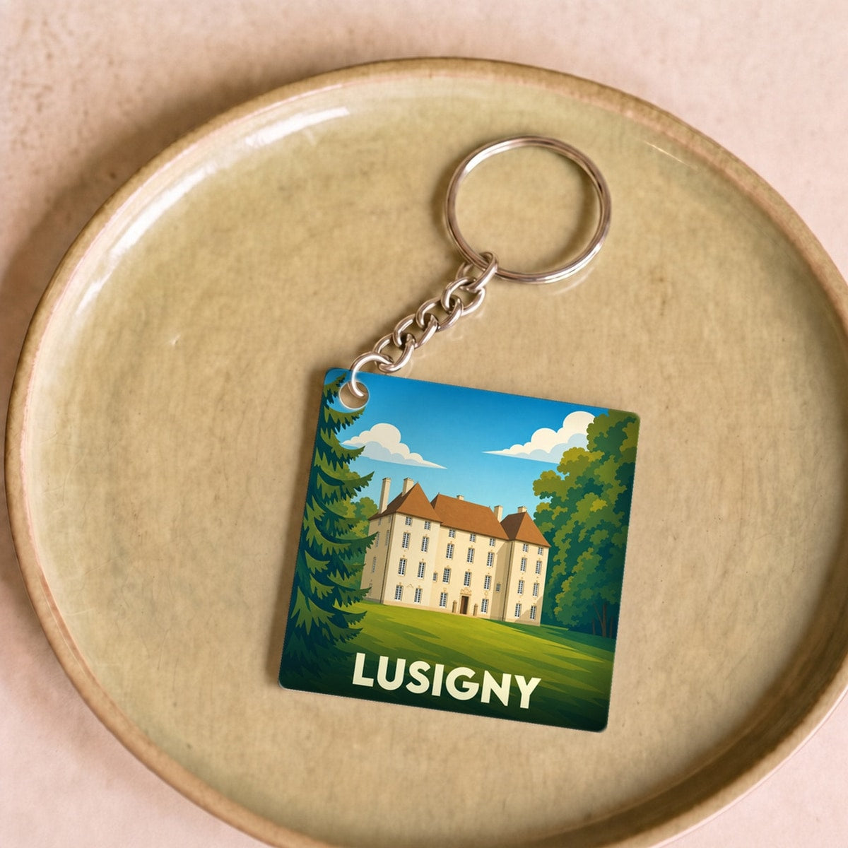 Porte-clés souvenir de la ville de Lusigny avec une illustration stylisée d'un château.