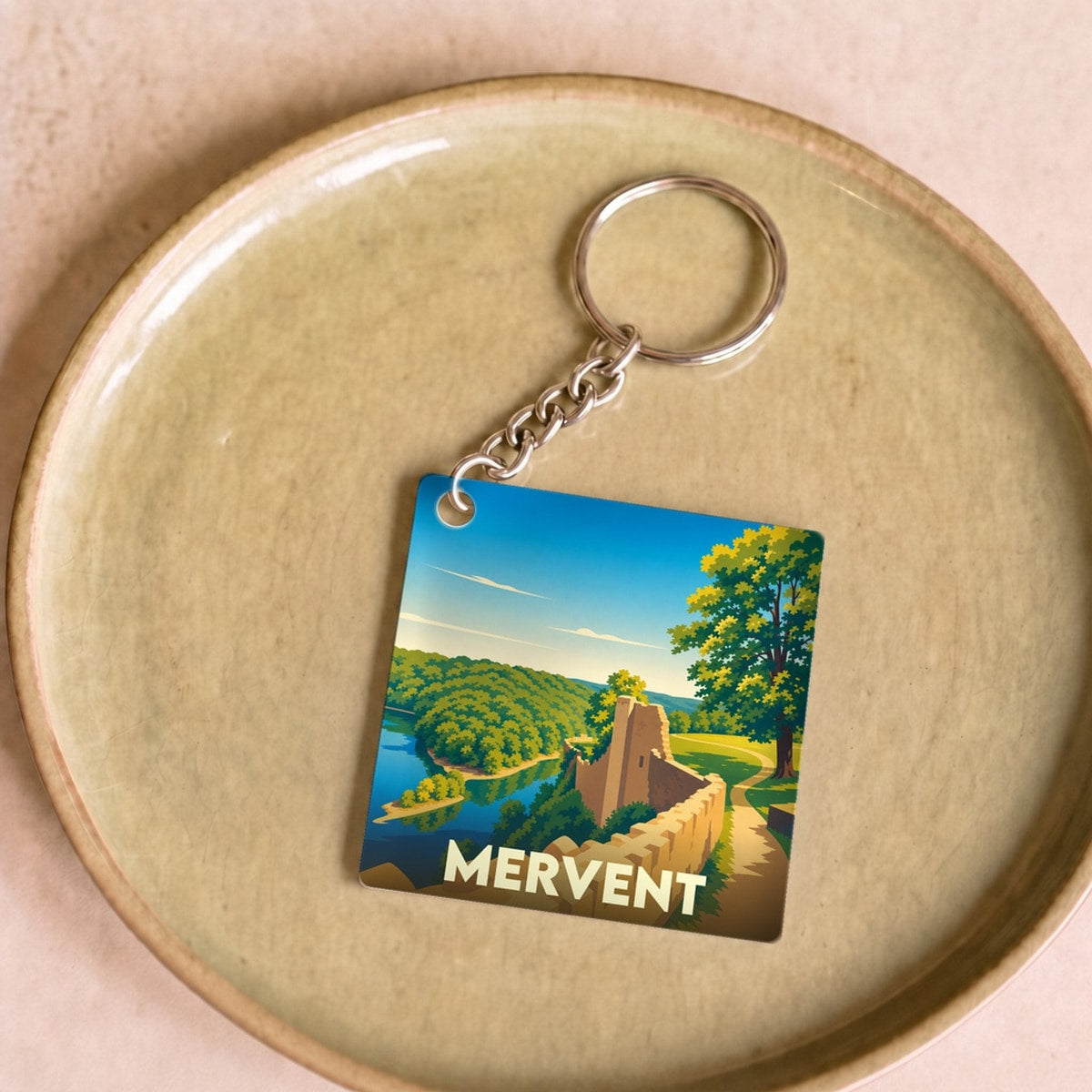 Porte-clés souvenir de la ville de Mervent avec une illustration stylisée.