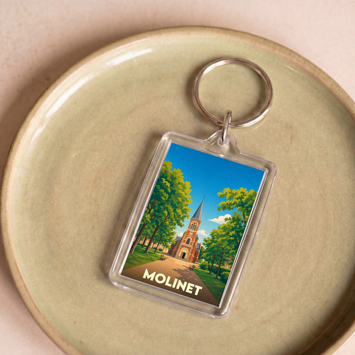 Porte-clés souvenir de la ville de Molinet avec une illustration stylisée.