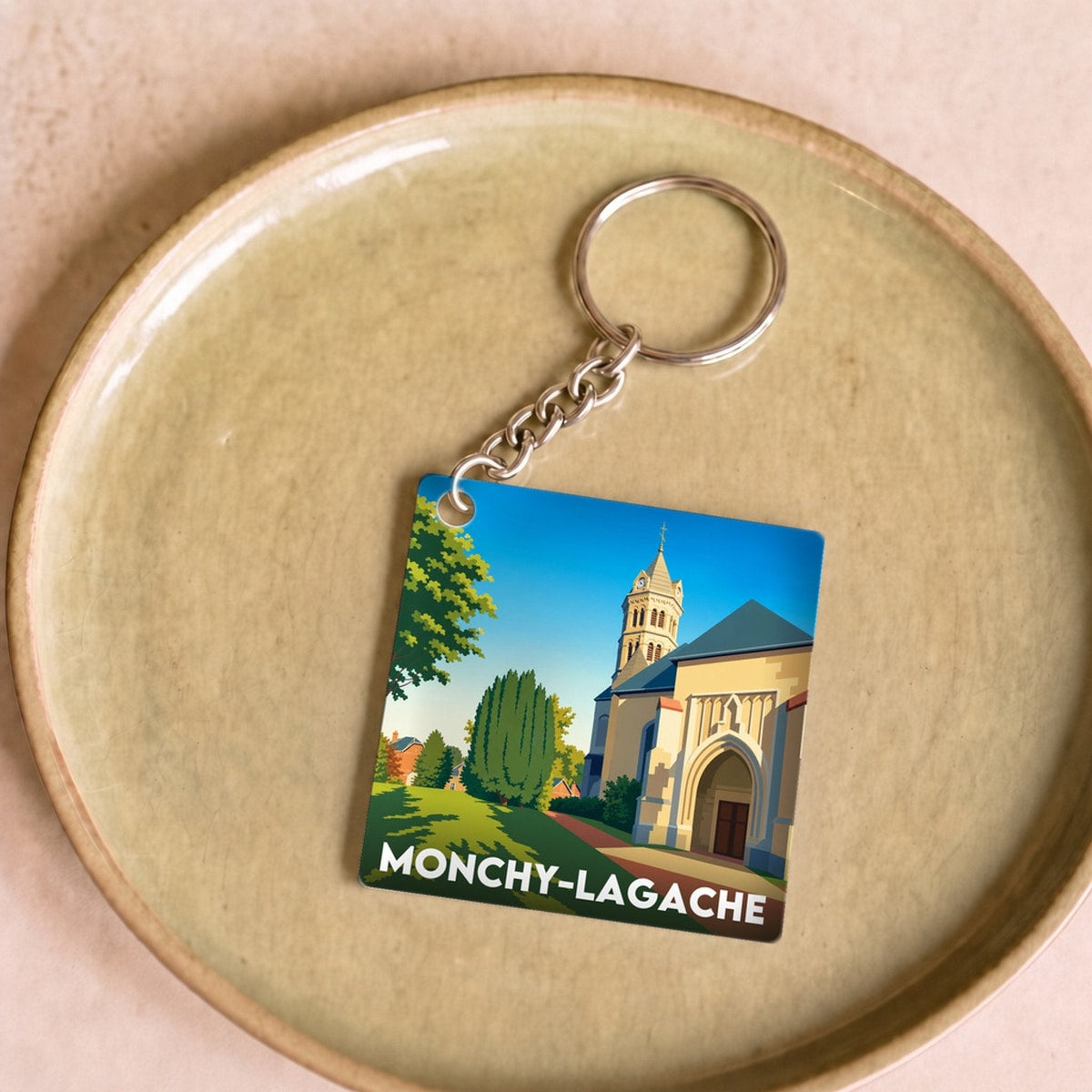 Porte-clés souvenir de la ville de Monchy-Lagache avec une illustration stylisée de son église.