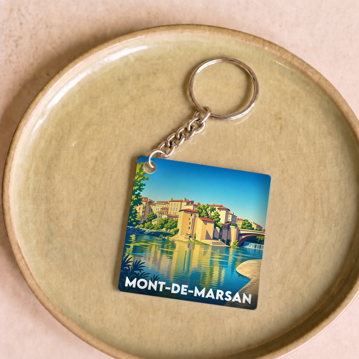 Porte-clés souvenir de la ville de Mont-de-Marsan avec une illustration stylisée.