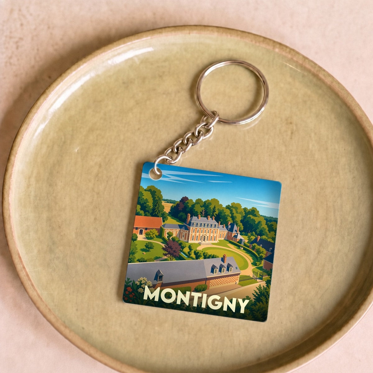 Porte-clés souvenir de la ville de Montigny avec une illustration stylisée de son château.