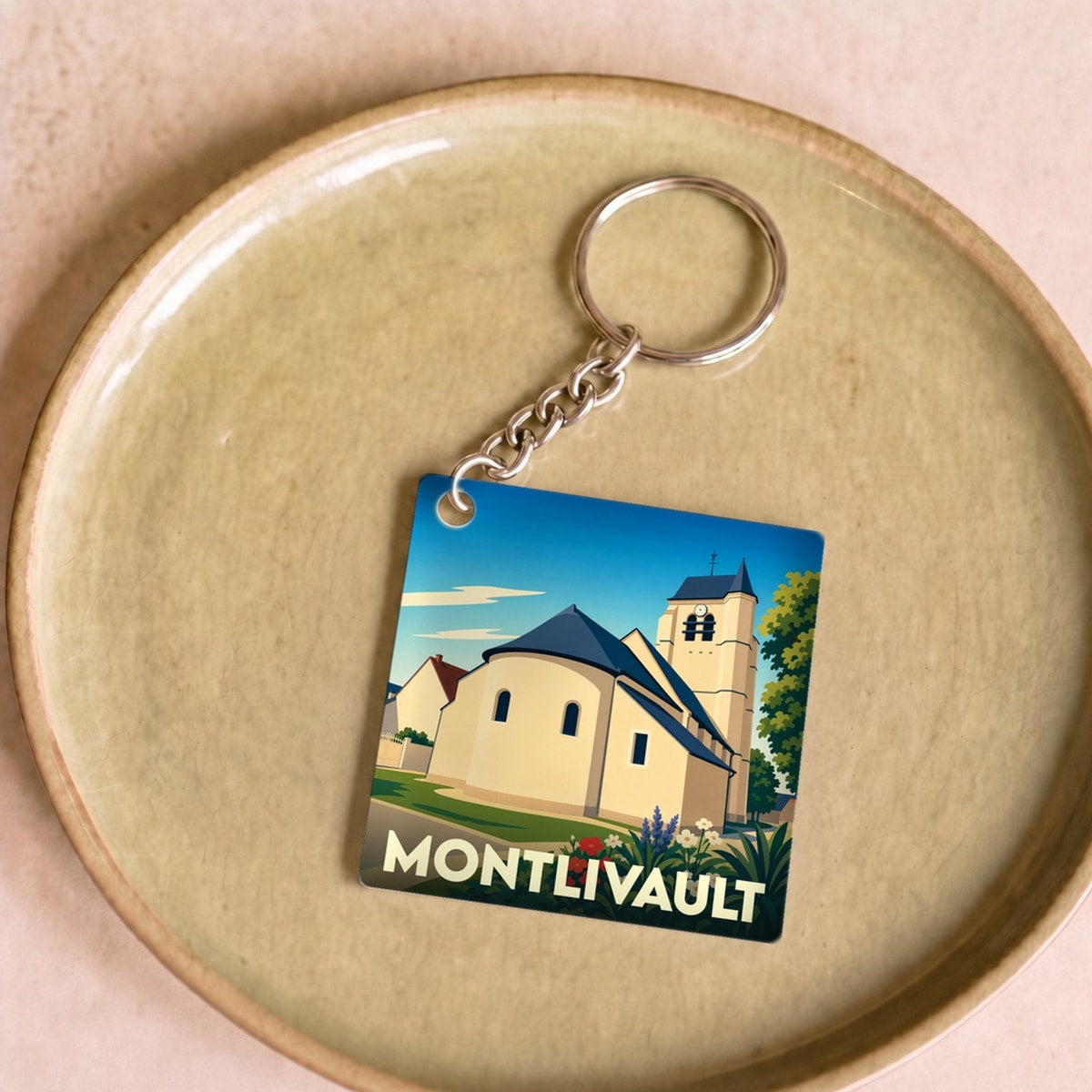 Porte-clés souvenir de la ville de Montlivault avec une illustration stylisée de son église.