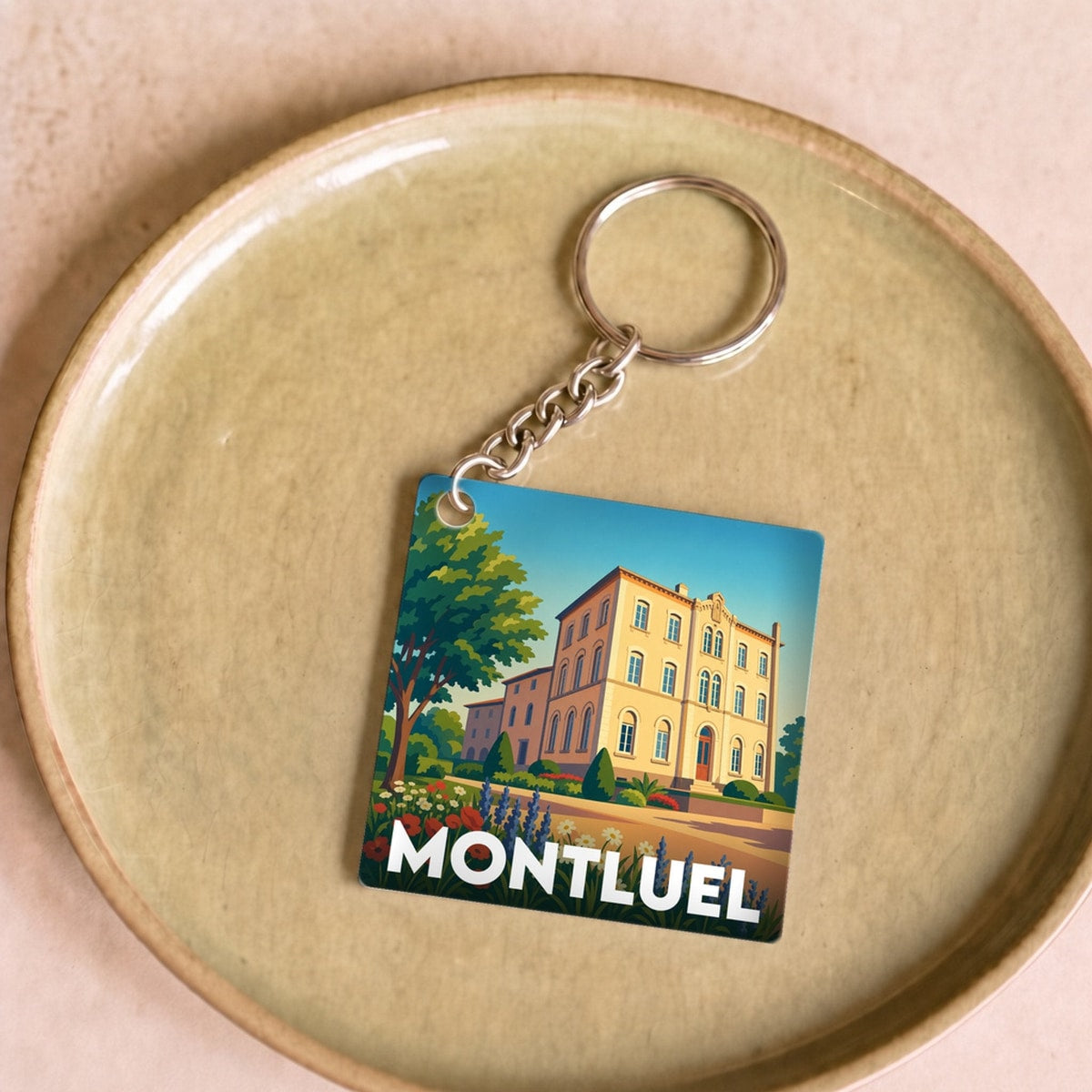 Porte-clés souvenir de la ville de Montluel avec une illustration colorée et stylisée.