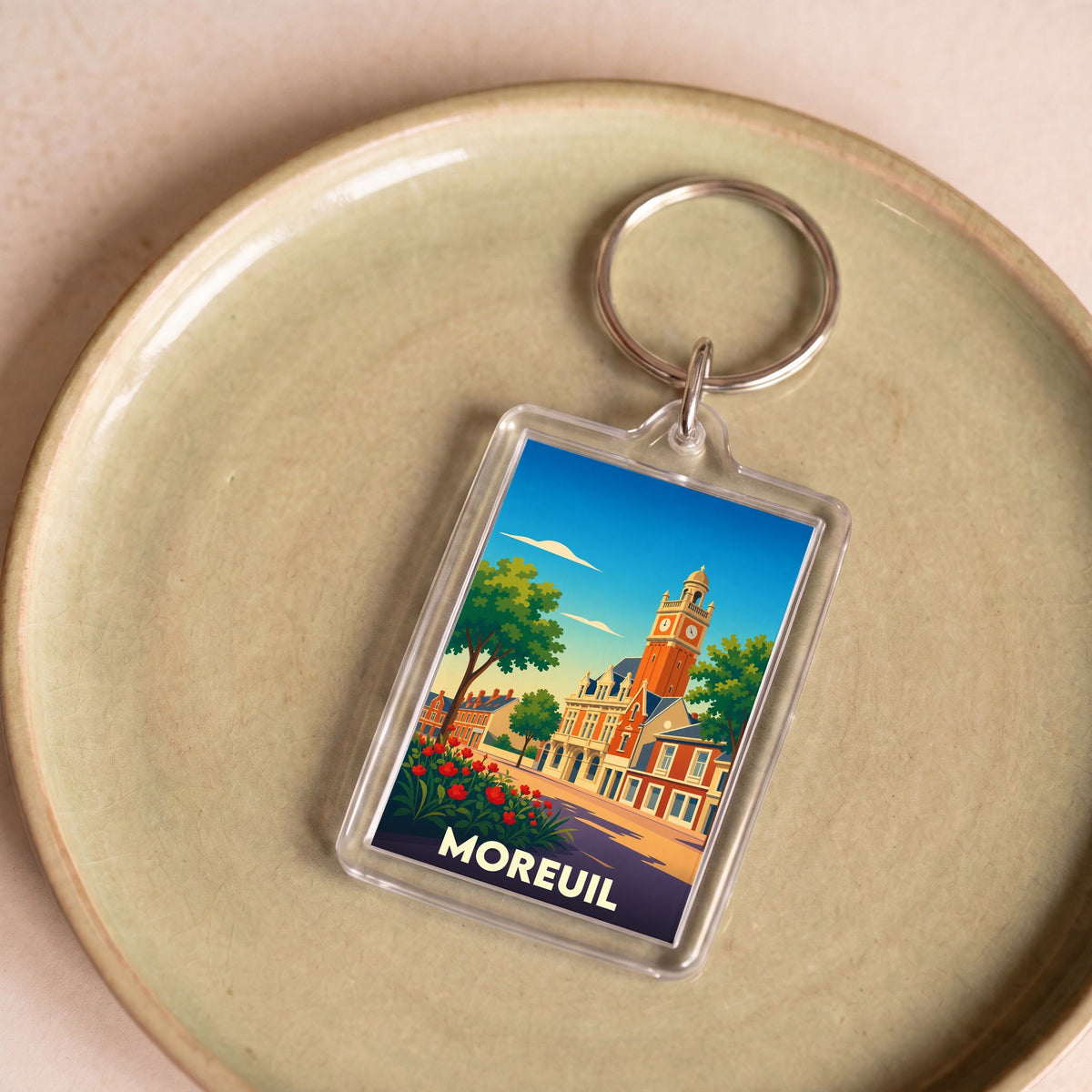 Porte-clés souvenir de la ville de Moreuil avec une illustration stylisée de son hôtel de ville.