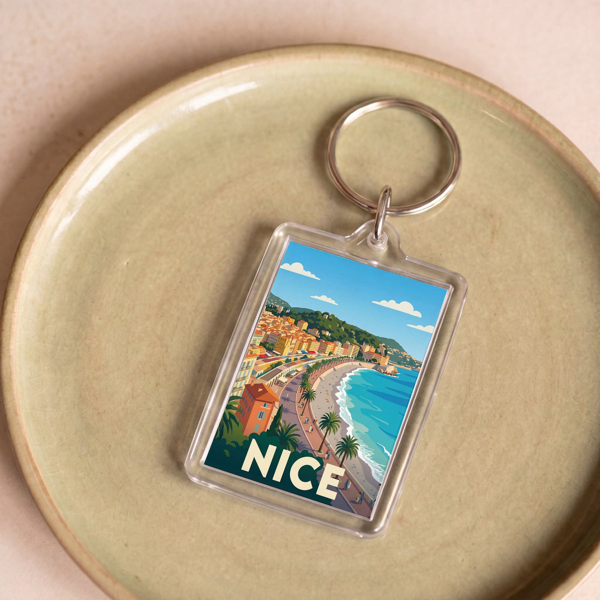 Porte-clés souvenir de la ville de Nice orné d'une illustration stylisée de son front de mer.