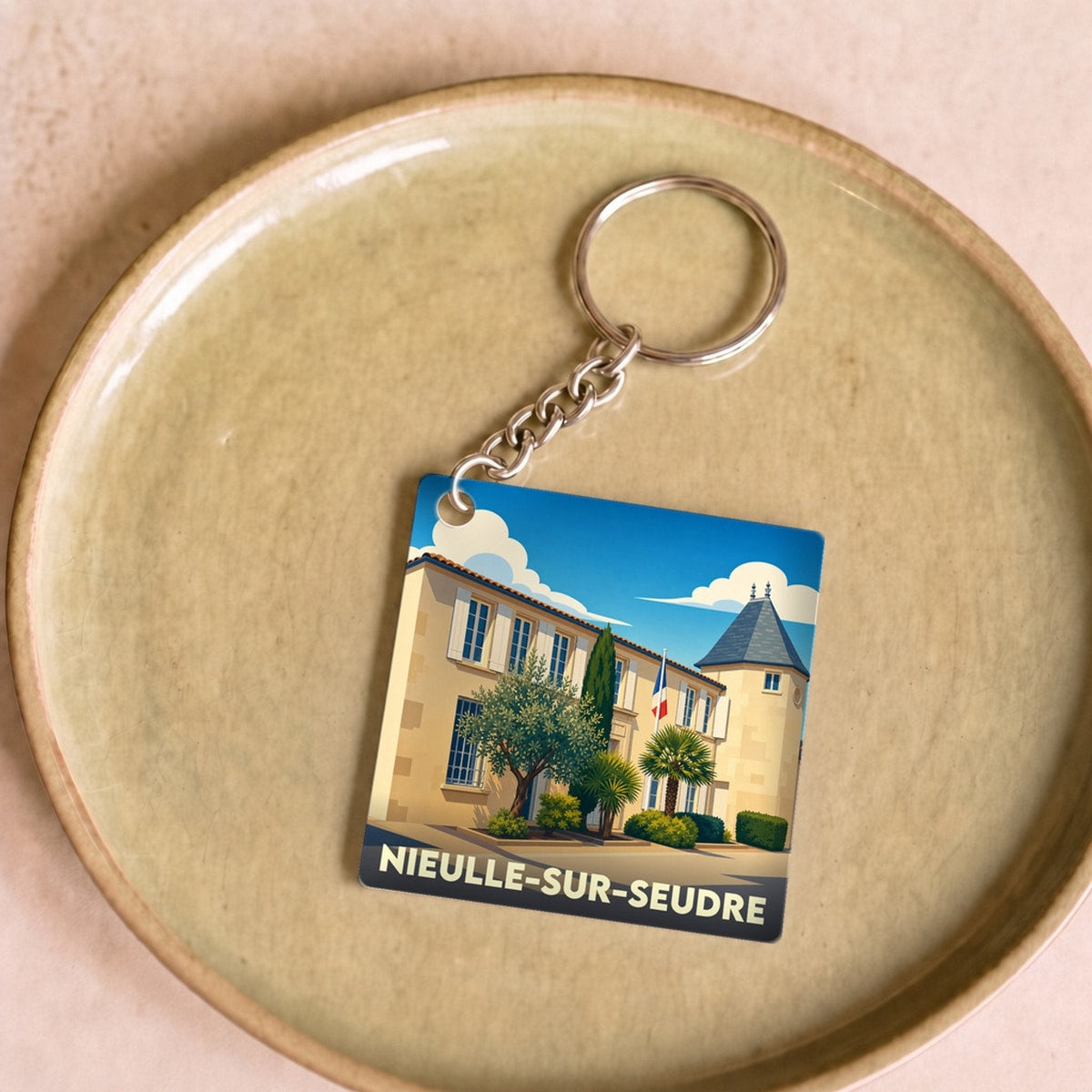 Porte-clés souvenir de la ville de Nieulle-sur-Seudre avec une illustration stylisée.