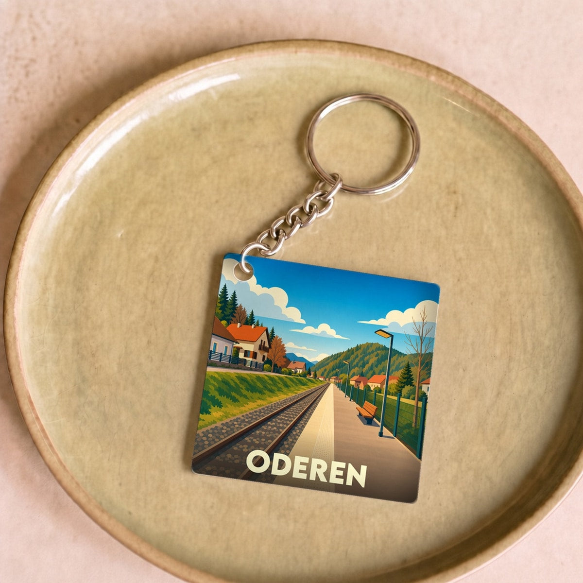 Porte-clés souvenir de la ville d'Oderen avec une illustration stylisée de sa gare.
