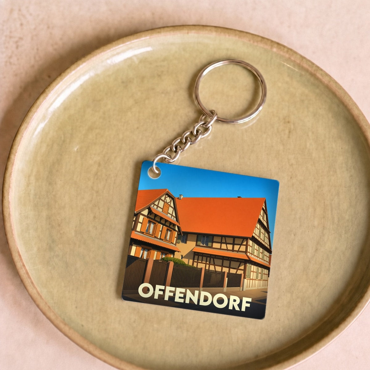 Porte-clés souvenir de la ville d'Offendorf avec une illustration stylisée de maisons à colombages.