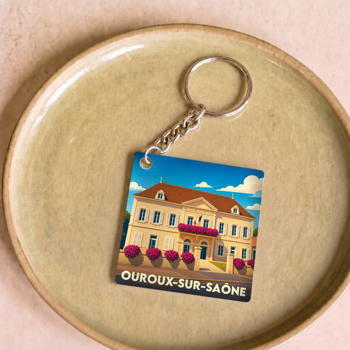 Porte-clés souvenir de la ville de Ouroux-sur-Saône avec une illustration stylisée de sa mairie.