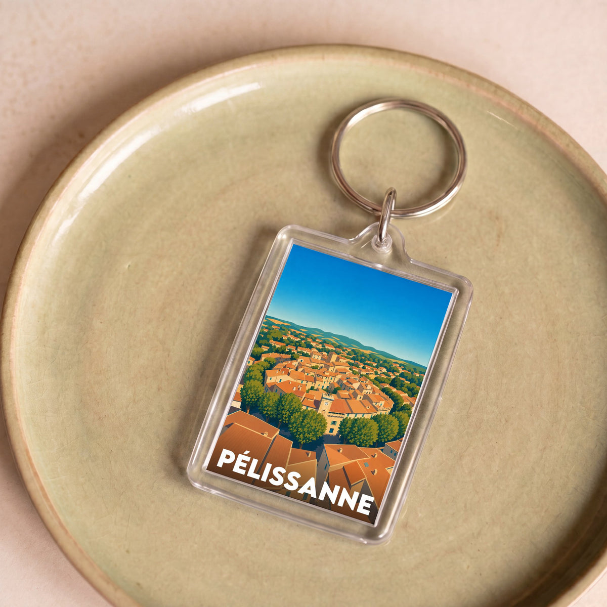 Porte-clés souvenir de la ville de Pélissanne avec une illustration stylisée.