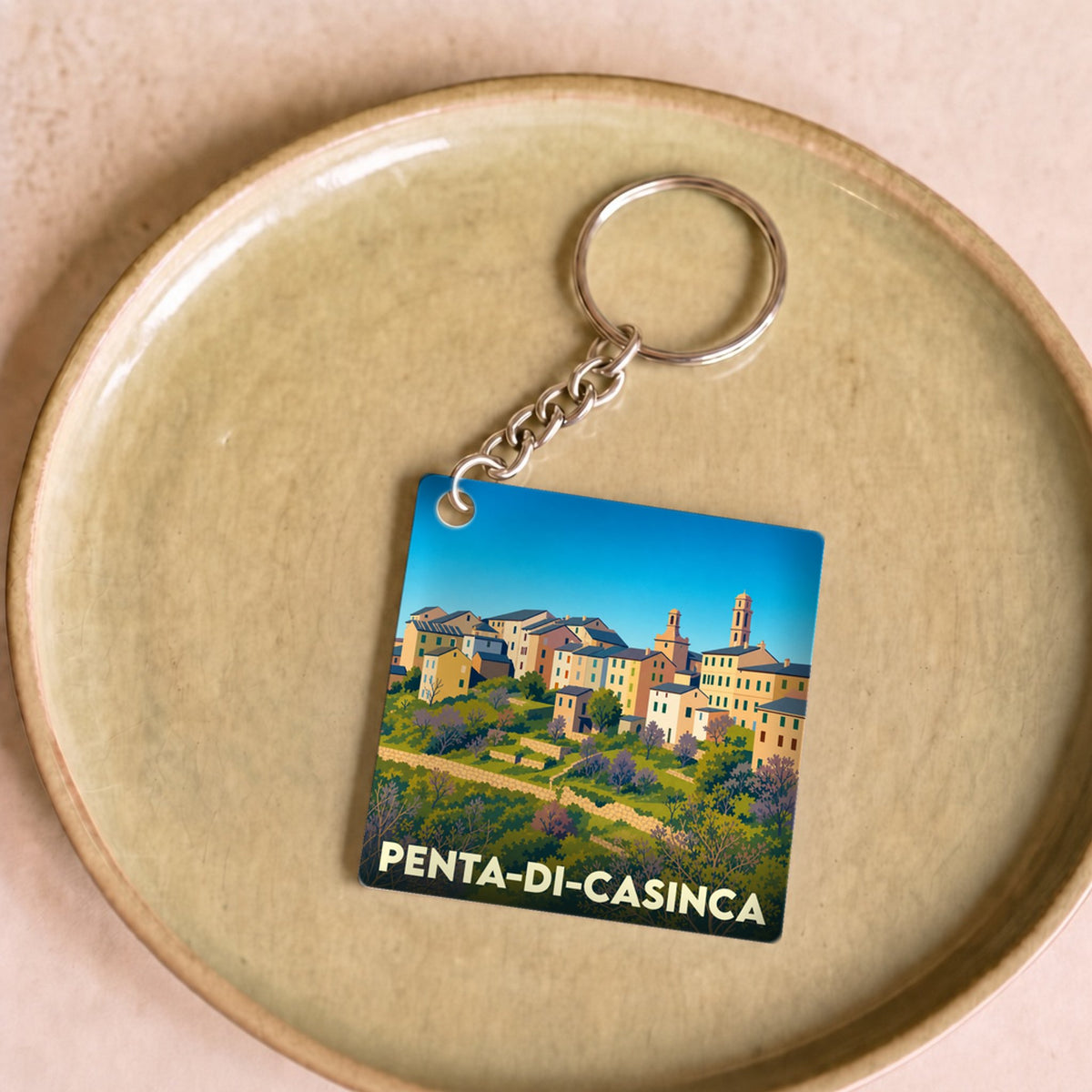 Porte-clés souvenir de la ville de Penta-di-Casinca avec une illustration stylisée.