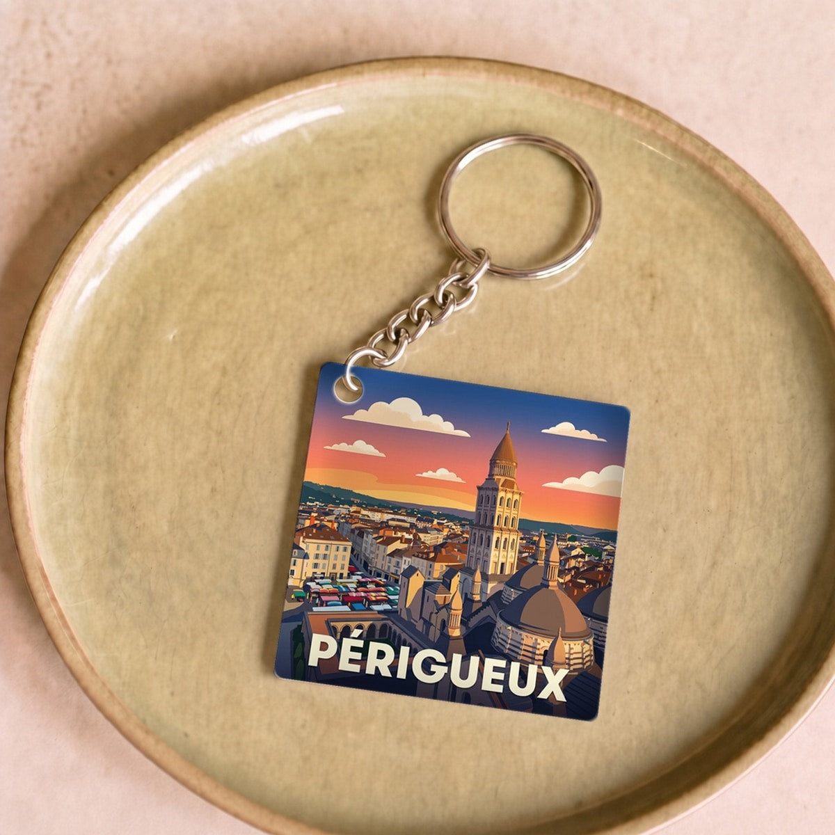Porte-clés souvenir de la ville de Périgueux avec une illustration stylisée.