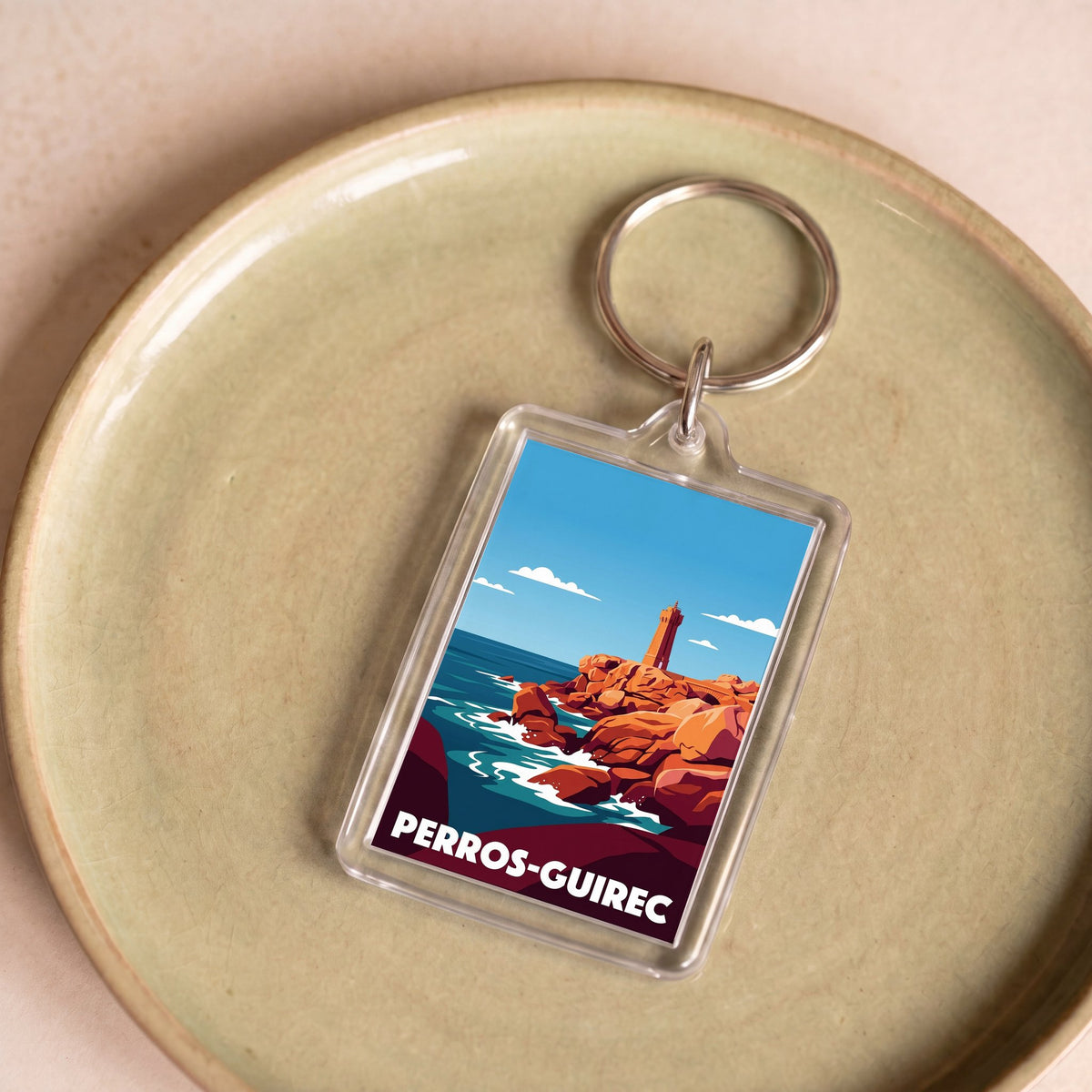 Porte-clés souvenir de la ville de Perros-Guirec avec une illustration stylisée.