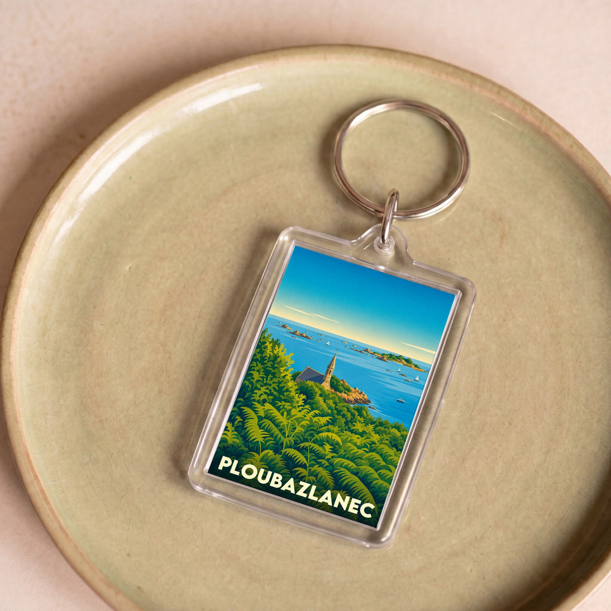 Porte-clés souvenir de la ville de Ploubazlanec avec une illustration stylisée.