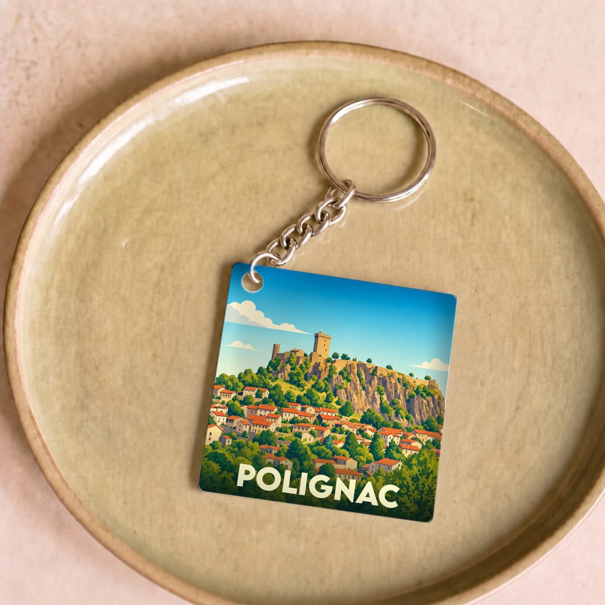 Porte-clés souvenir de la ville de Polignac avec une illustration stylisée.