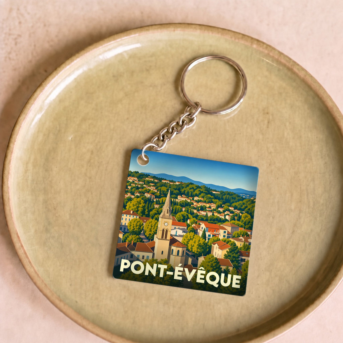 Porte-clés souvenir de la ville de Pont-Évêque avec une illustration stylisée.