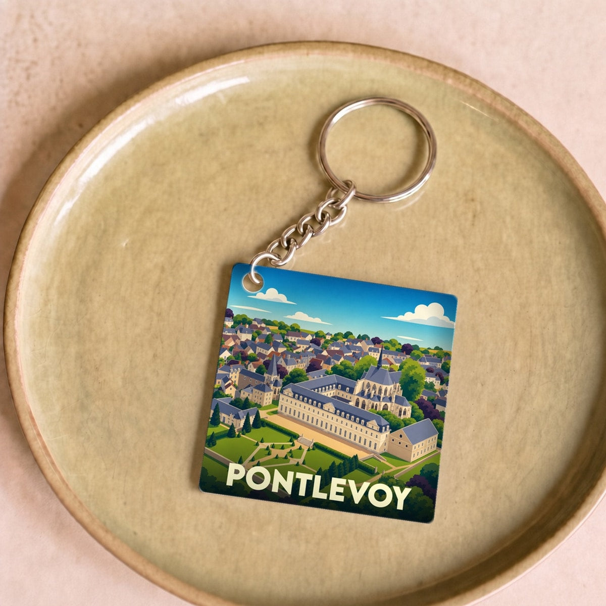 Porte-clés souvenir de la ville de Pontlevoy avec une illustration stylisée.