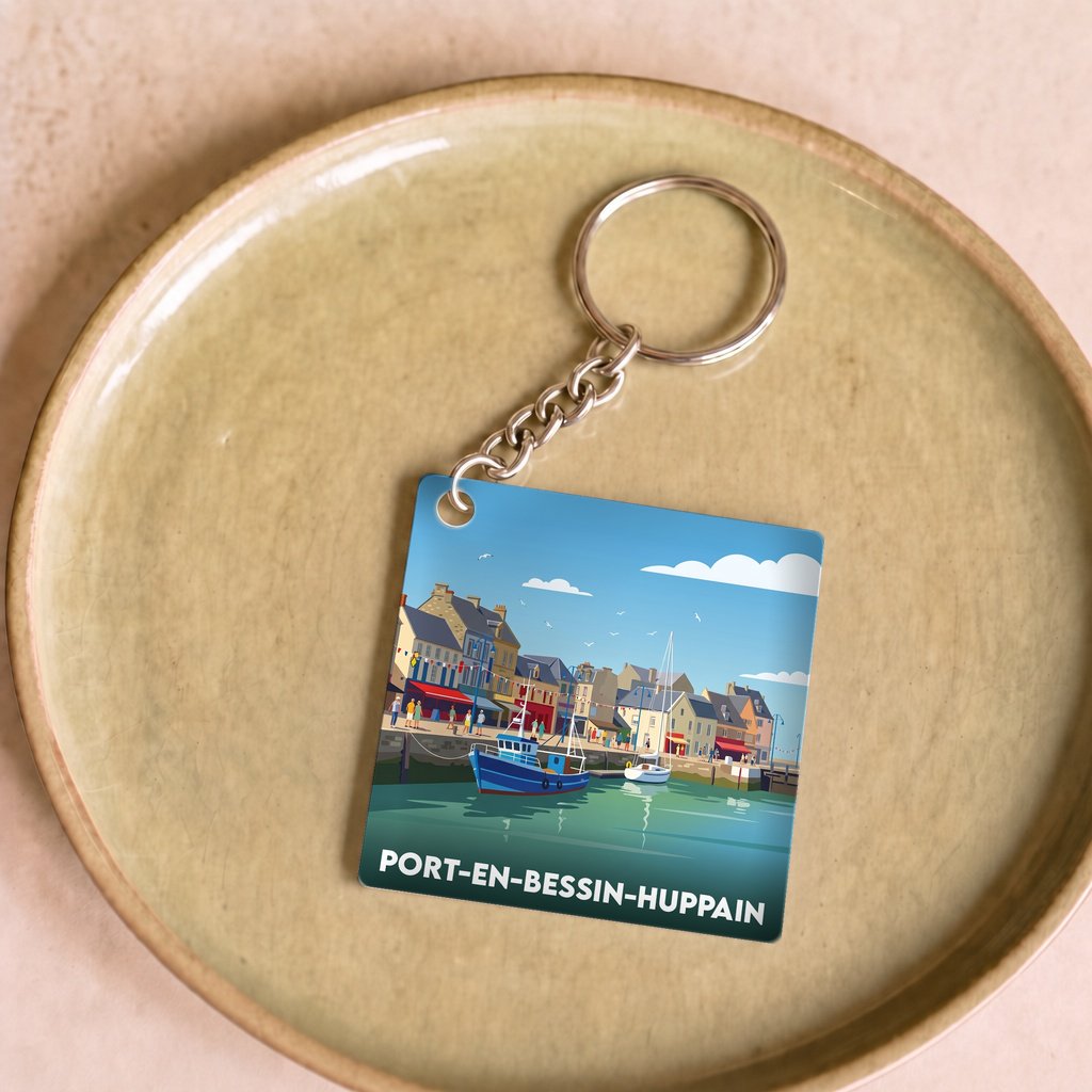 Porte-clés souvenir de la ville de Port-en-Bessin-Huppain avec une illustration stylisée du port.