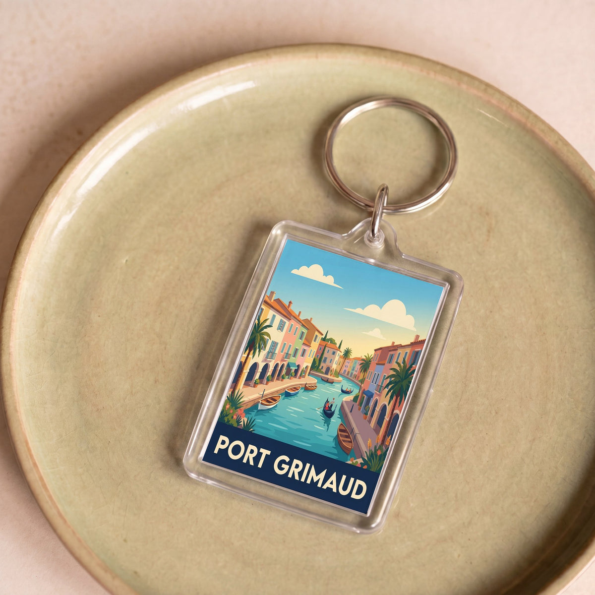 Porte-clés souvenir de la ville de Port Grimaud avec une illustration stylisée.