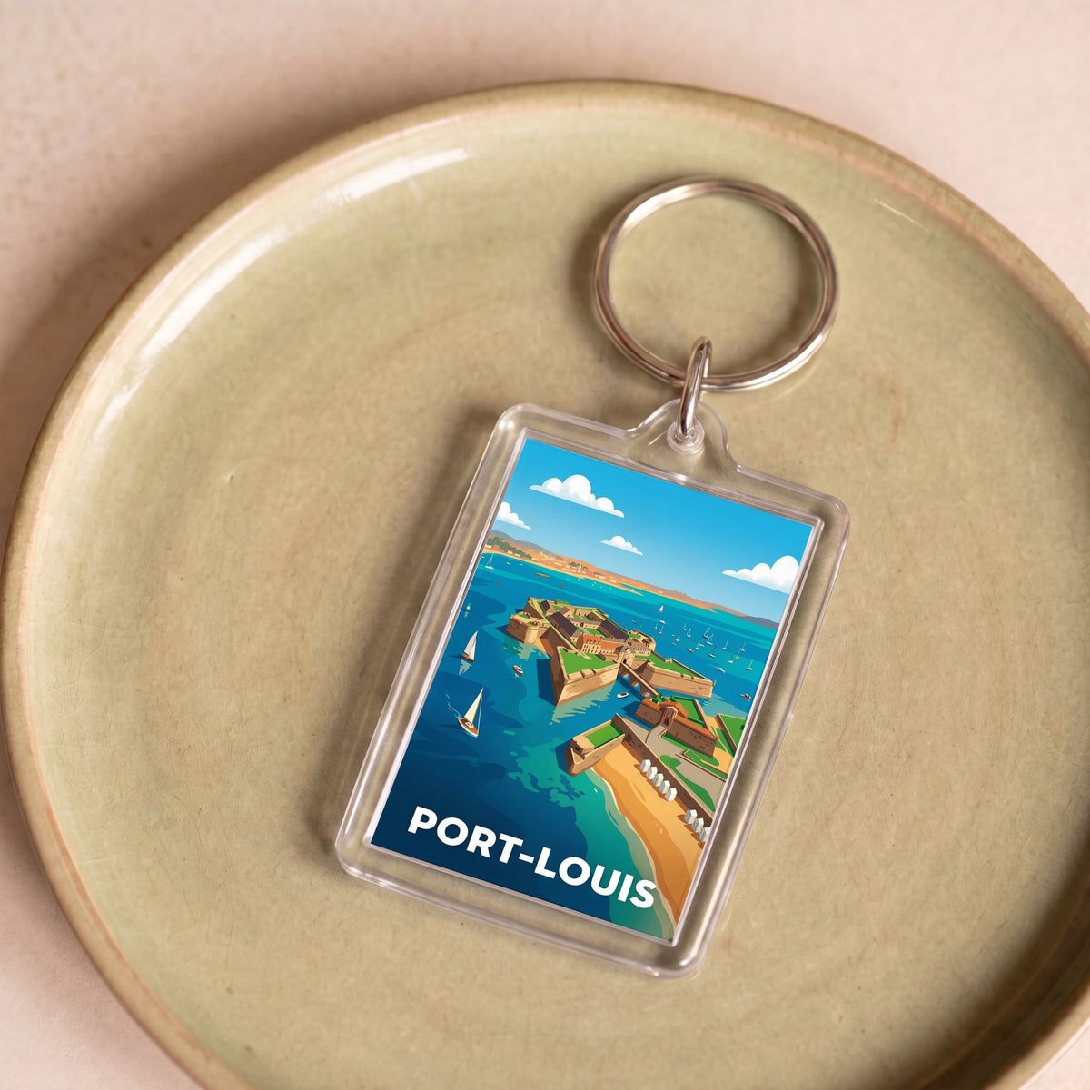 Porte-clés souvenir de la ville de Port-Louis avec une illustration stylisée.