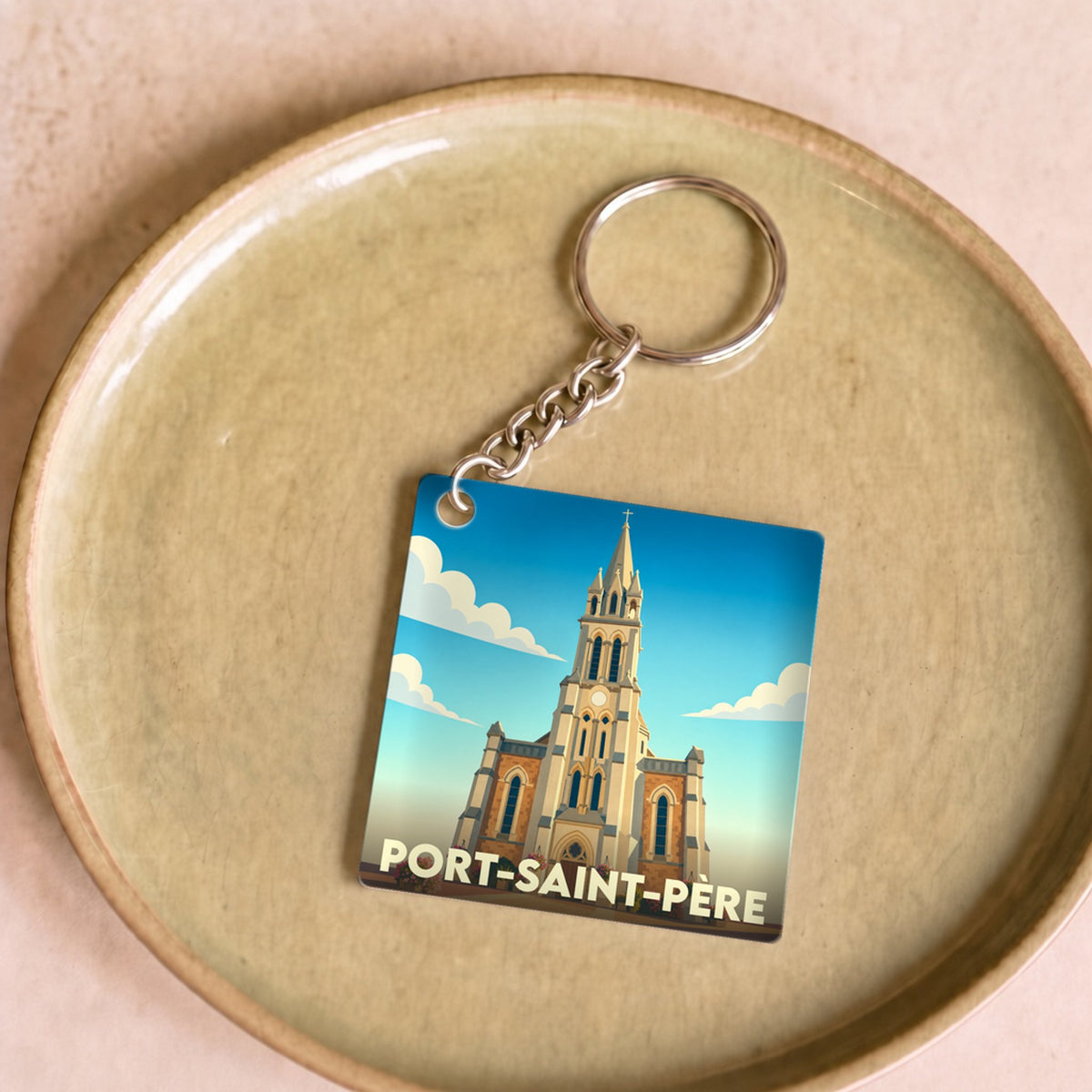 Porte-clés souvenir de la ville de Port-Saint-Père avec une illustration stylisée de son église.