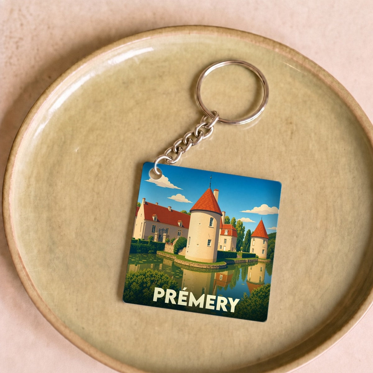 Porte-clés souvenir de la ville de Prémery avec une illustration stylisée de son château.