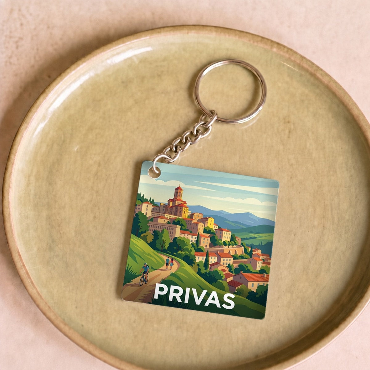 Porte-clés souvenir de la ville de Privas avec une illustration stylisée de son paysage urbain.