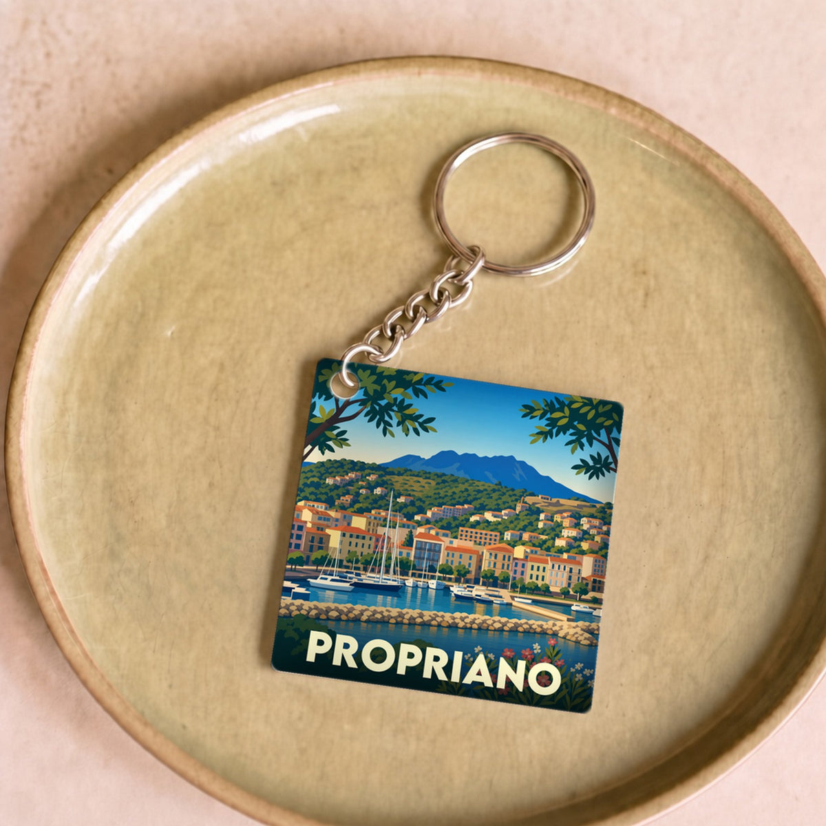 Porte-clés souvenir de la ville de Propriano avec une illustration stylisée.