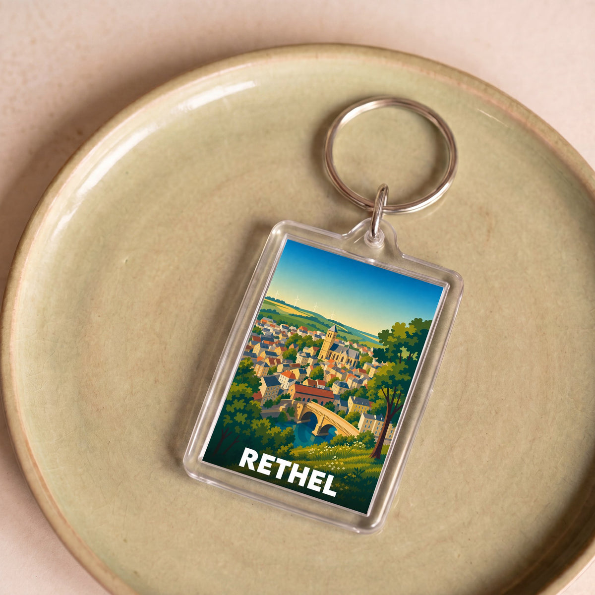 Porte-clés souvenir de la ville de Rethel avec une illustration stylisée.