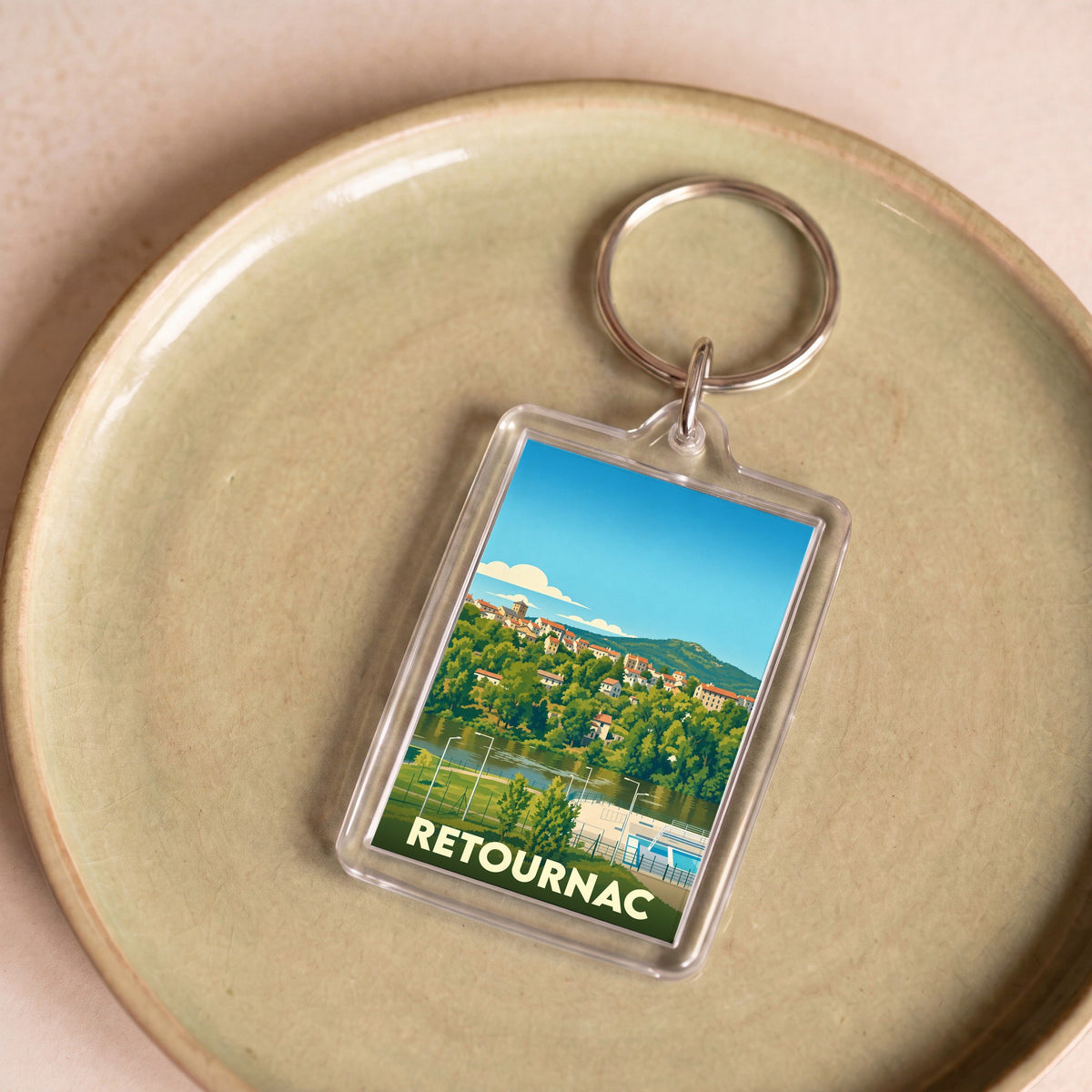 Porte-clés souvenir de la ville de Retournac avec une illustration stylisée.
