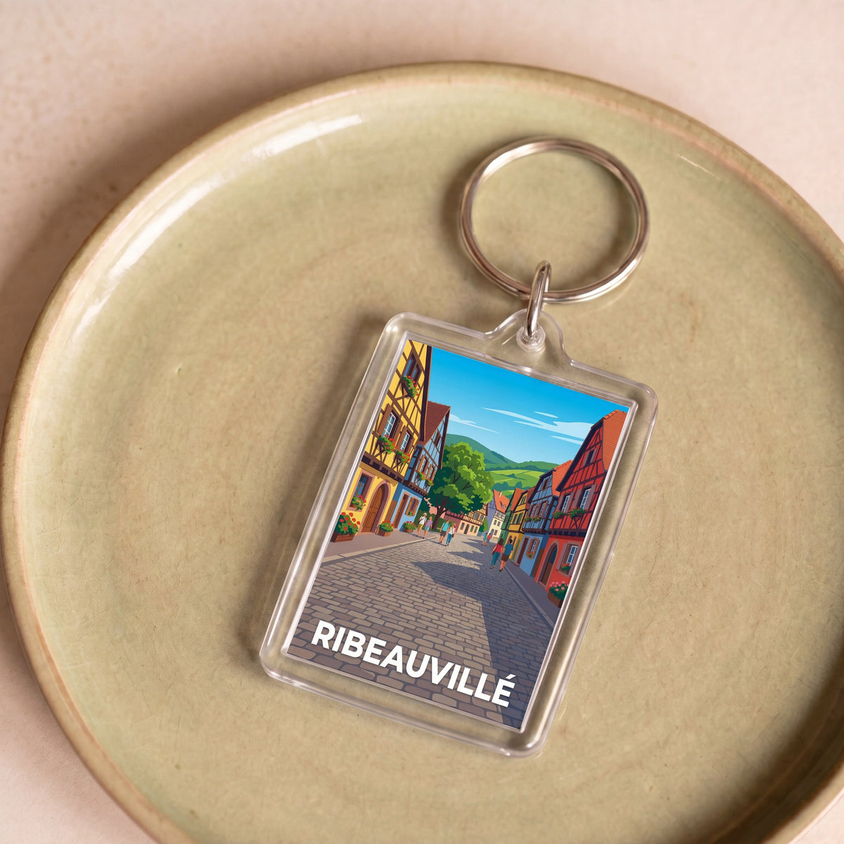 Porte-clés souvenir de la ville de Ribeauvillé avec une illustration stylisée.