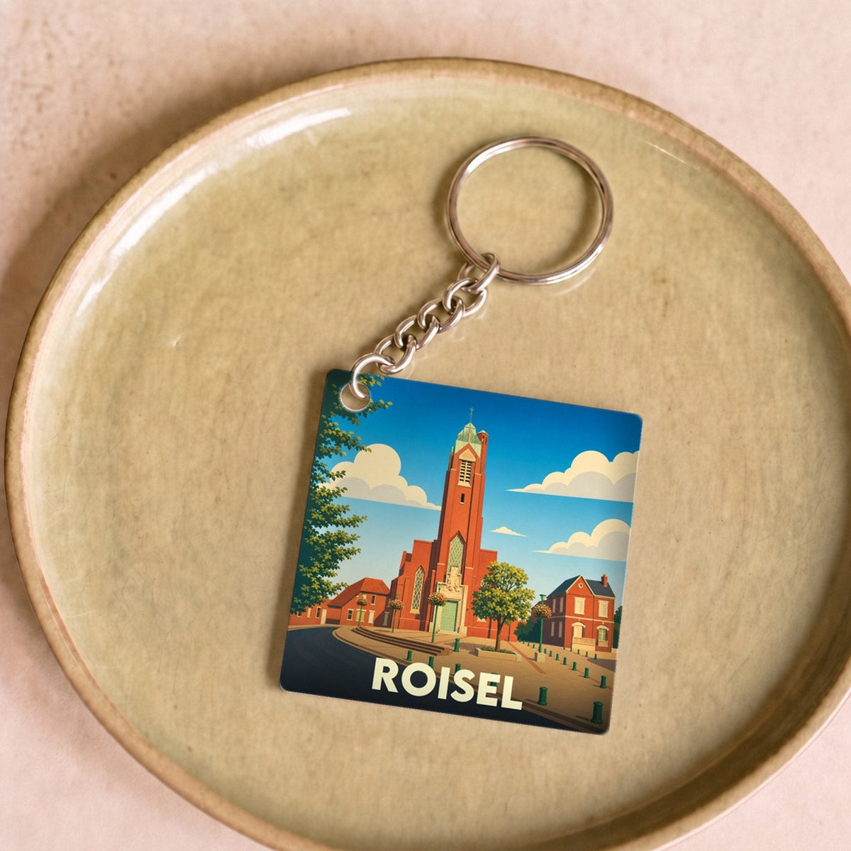 Porte-clés souvenir de la ville de Roisel avec une illustration stylisée de son église.