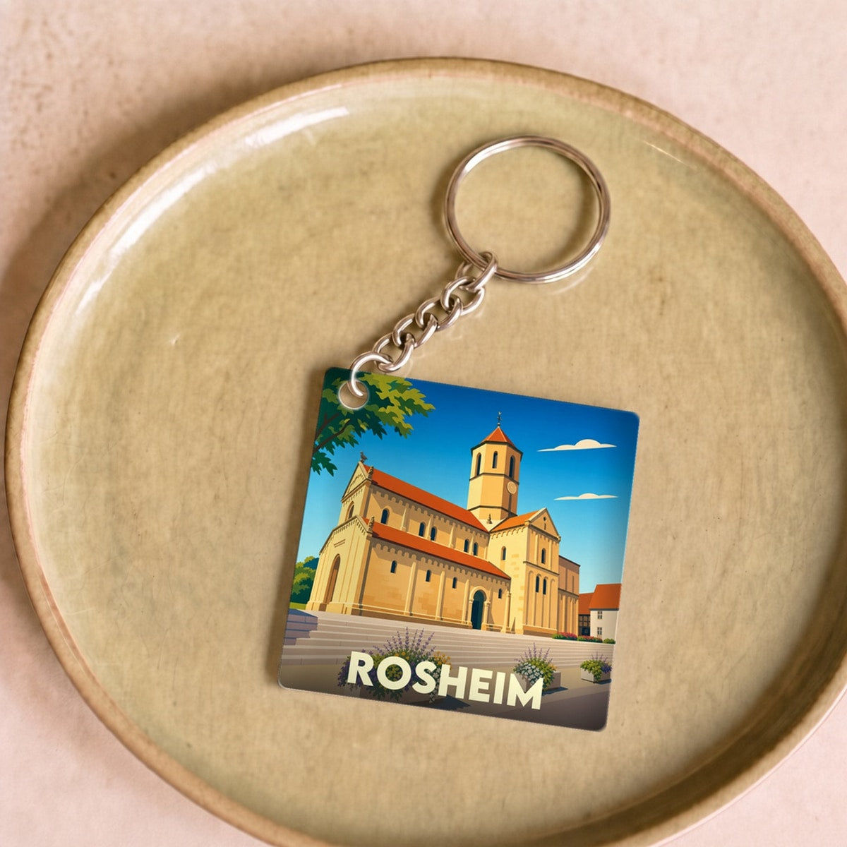 Porte-clés souvenir de la ville de Rosheim avec une illustration stylisée de son église romane.