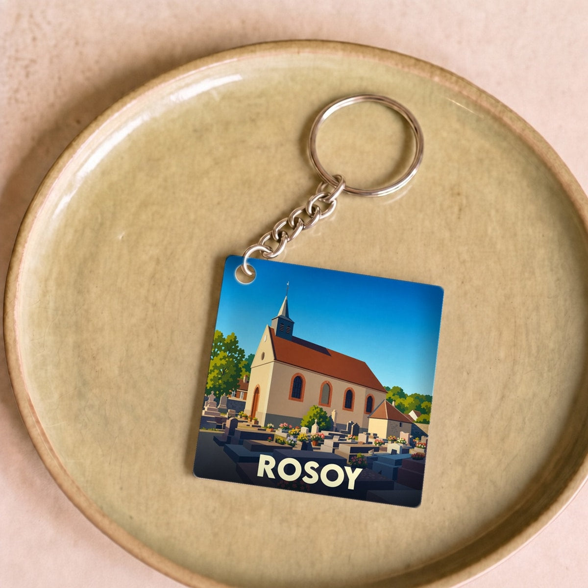 Porte-clés souvenir de la ville de Rosoy avec une illustration stylisée de son église.