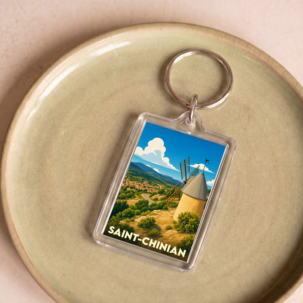 Porte-clés souvenir de la ville de Saint-Chinian avec une illustration stylisée d'un moulin.
