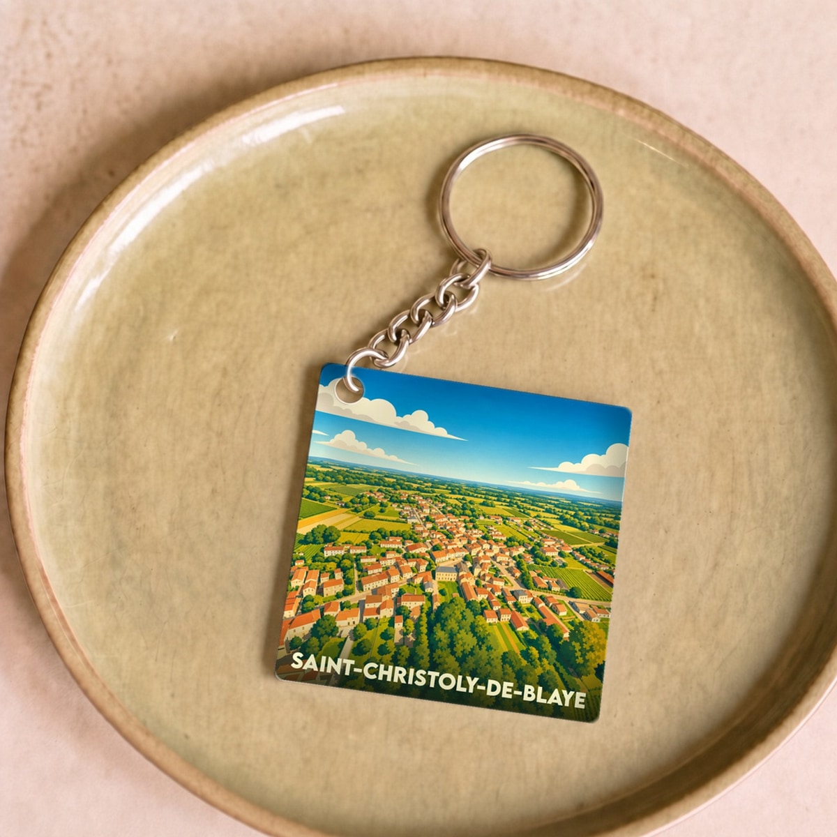 Porte-clés souvenir de la ville de Saint-Christoly-de-Blaye avec une illustration stylisée vue du ciel.