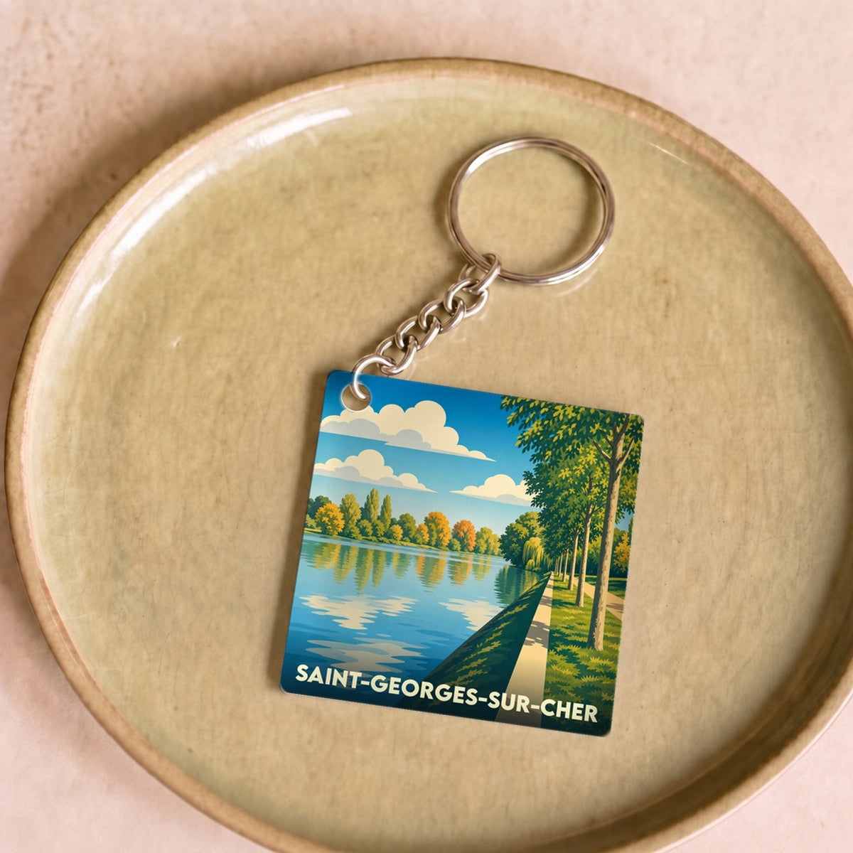 Porte-clés souvenir de la ville de Saint-Georges-sur-Cher avec une illustration stylisée des bords du Cher.
