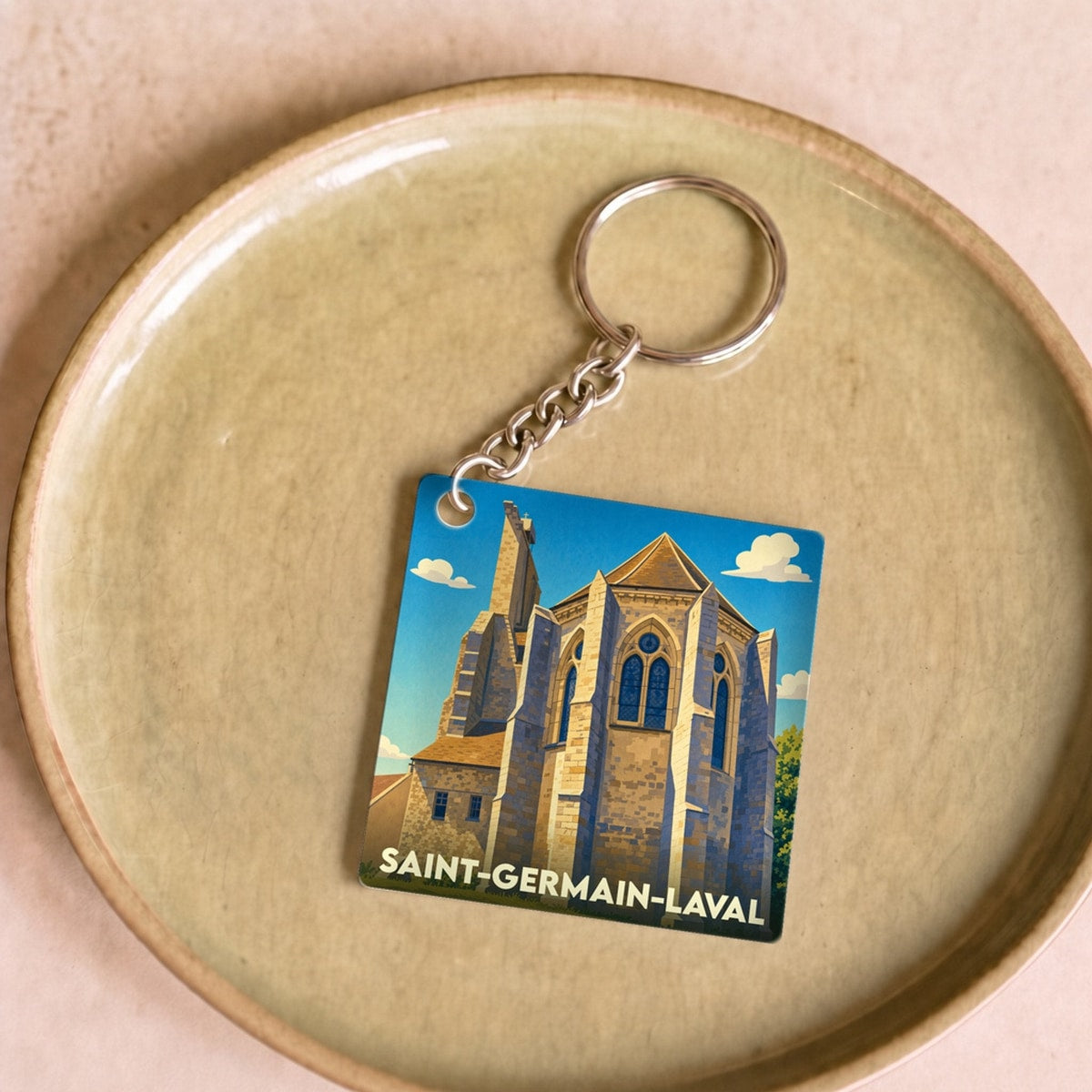 Porte-clés souvenir de la ville de Saint-Germain-Laval avec une illustration stylisée de son église.