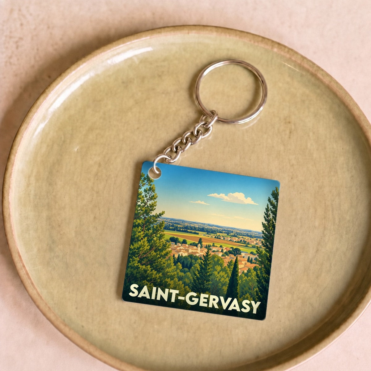 Porte-clés souvenir de la ville de Saint-Gervasy avec une illustration de paysage stylisée.