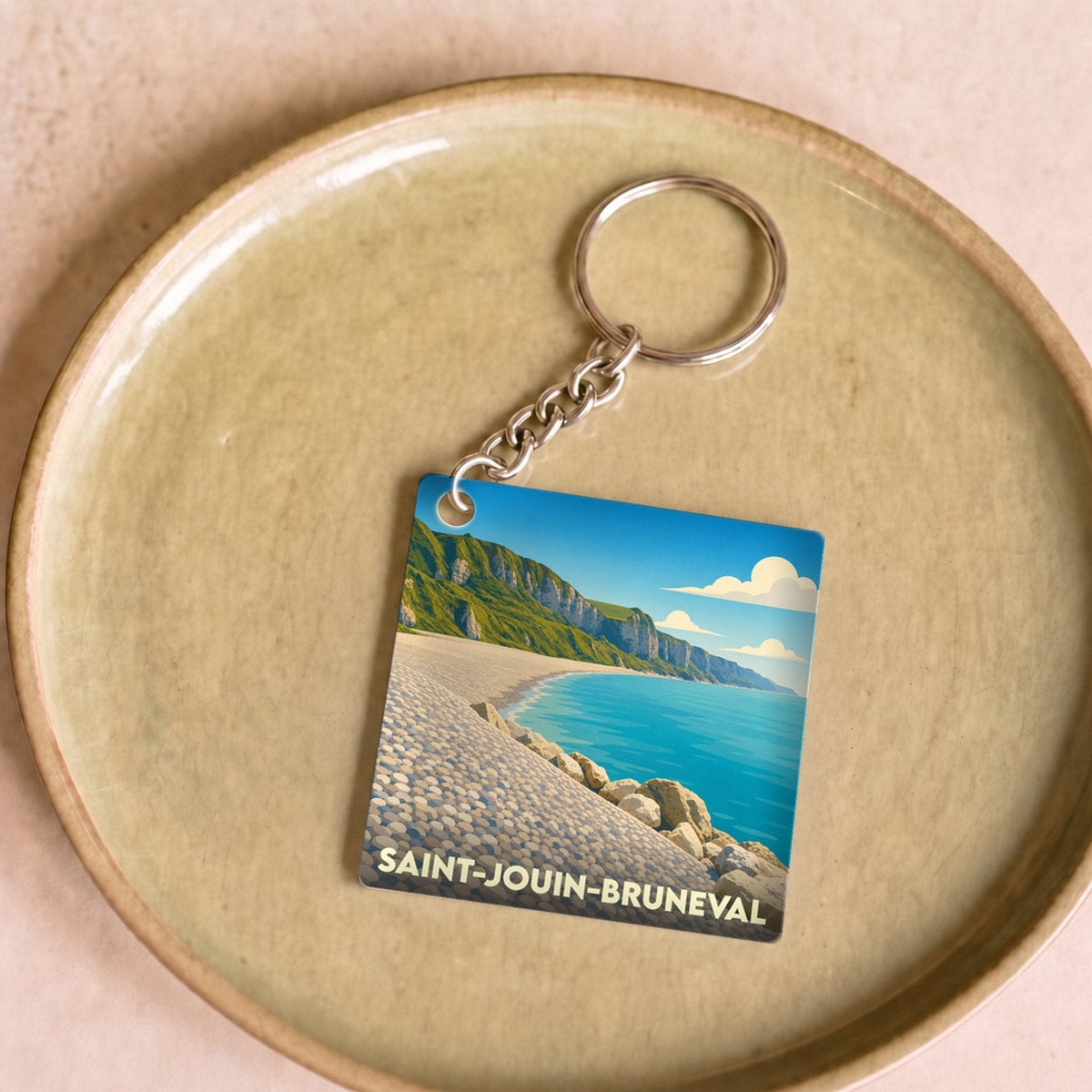 Porte-clés souvenir de la ville de Saint-Jouin-Bruneval avec une illustration stylisée de sa plage et de ses falaises.