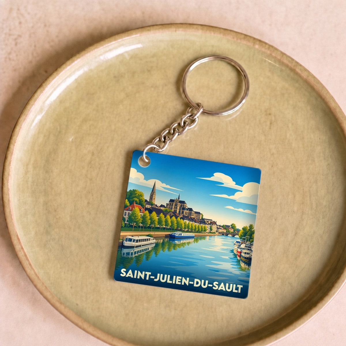 Porte-clés souvenir de la ville de Saint-Julien-du-Sault avec une illustration stylisée.