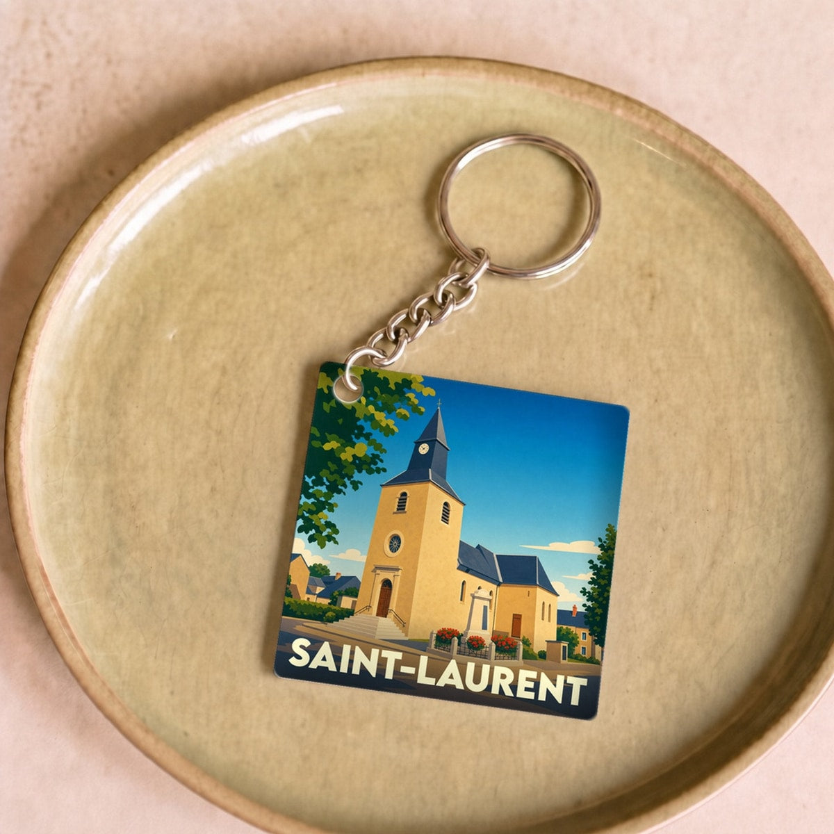 Porte-clés souvenir de la ville de Saint-Laurent avec une illustration stylisée de son église.