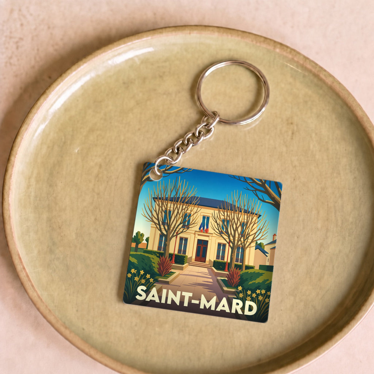 Porte-clés souvenir de la ville de Saint-Mard avec une illustration stylisée de sa mairie.