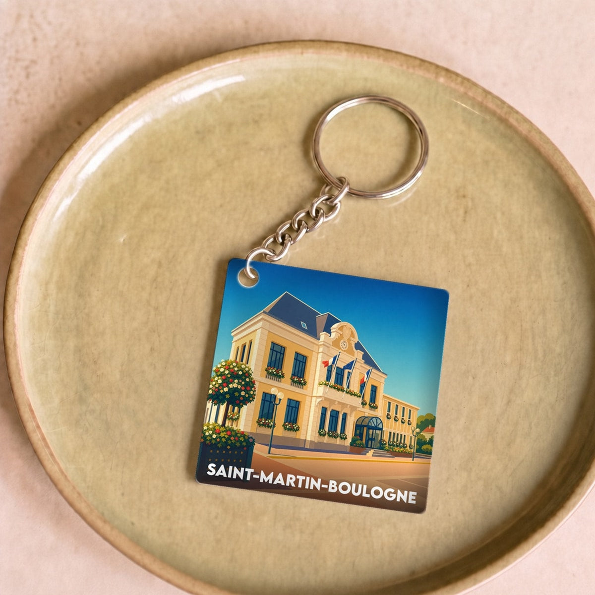 Porte-clés souvenir de la ville de Saint-Martin-Boulogne avec une illustration stylisée de l'hôtel de ville.