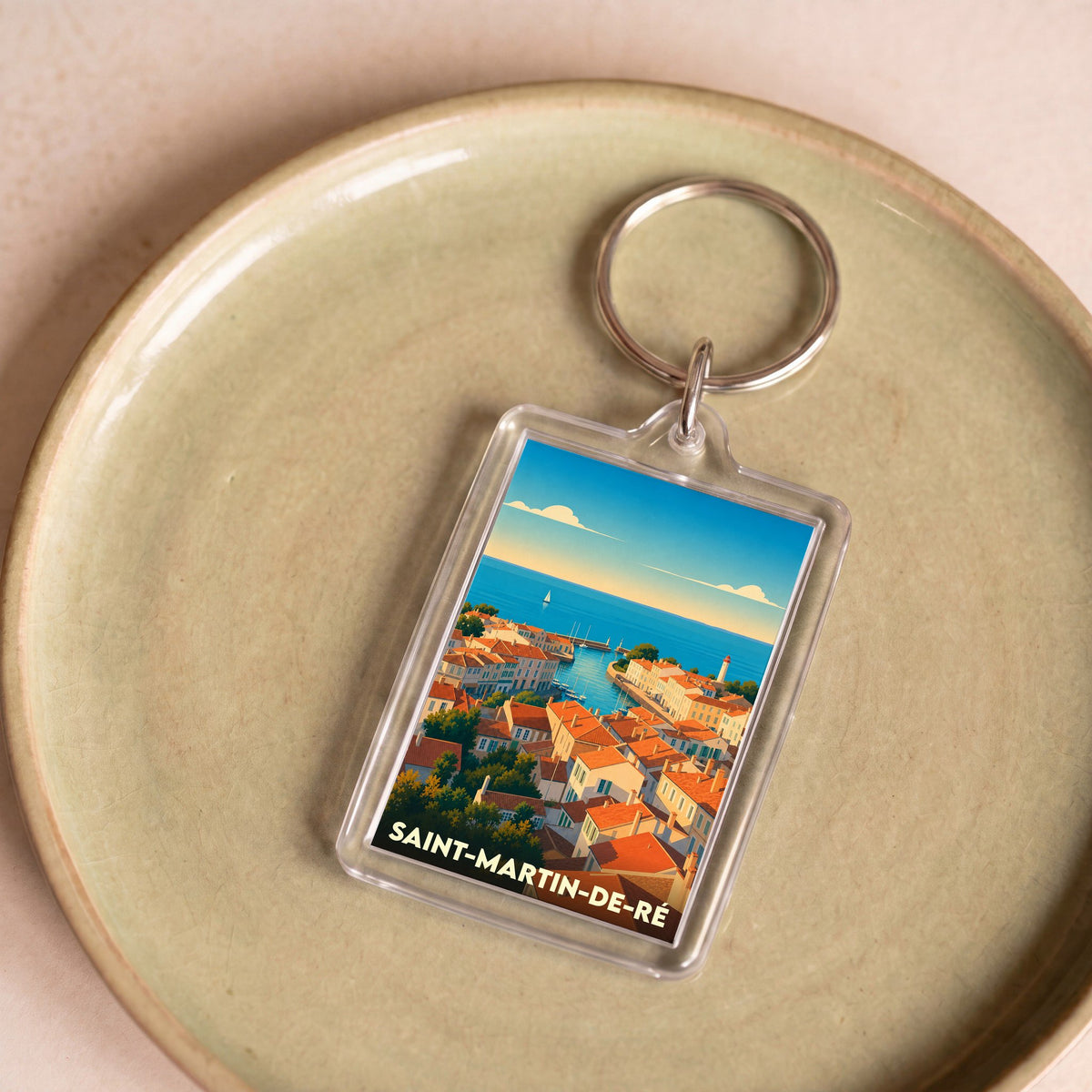Porte-clés souvenir de la ville de Saint-Martin-de-Ré avec une illustration stylisée de son port.