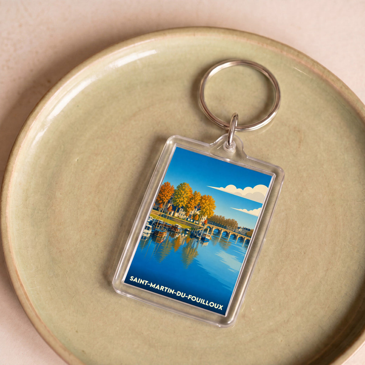 Porte-clés souvenir de la ville de Saint-Martin-du-Fouilloux avec une illustration stylisée.